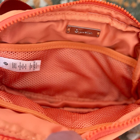Lululemon Everywhere Belt Bag 1L Golden Apricot - Picture 4 of 4
